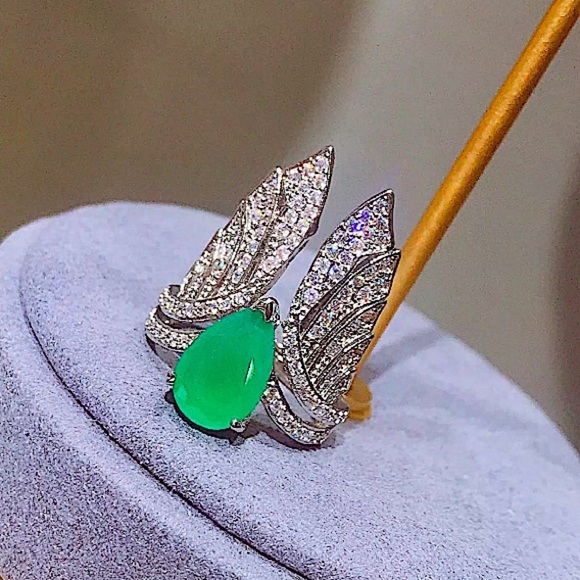 SILVER EMERALD GREEN ANGEL WING RHINESTONE RESIZABLE RING - Picture 5 of 7